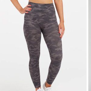 SPANX - Look at Me Now - Seamless Leggings- Gray Camouflage- Size Large